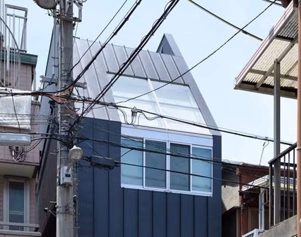 Không gian ngoài trời này có thể dùng để làm thịt BBQ hoặc đặt bể bơi bơm hơi cho trẻ em vui chơi.