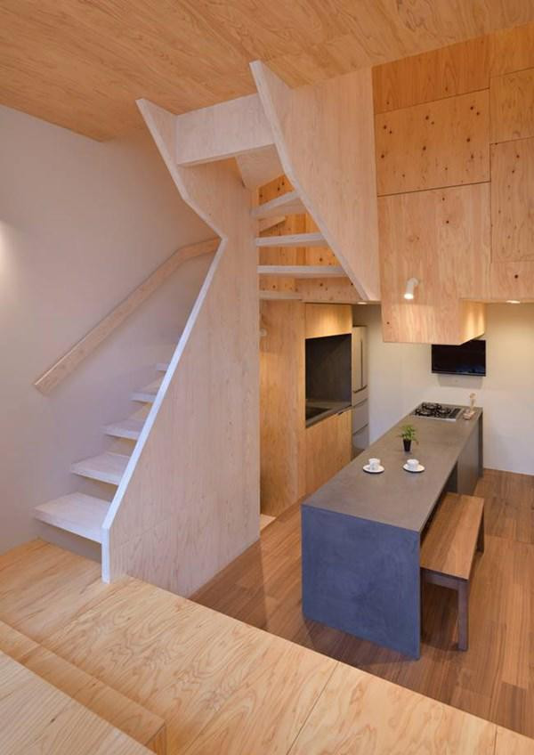 Gỗ dùng trong các đồ dùng, sàn ở phòng khách, phòng ngủ và các phòng khác đều làm từ gỗ cây bách.