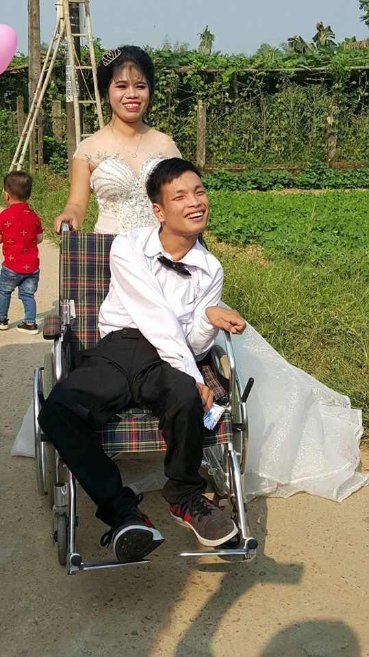 Mot dam cuoi dac biet, ca hon truong deu khoc-Hinh-2