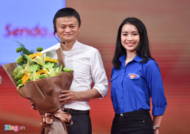 Hoa khoi Ngoai giao tung doi thoai voi ty phu Jack Ma gio ra sao?