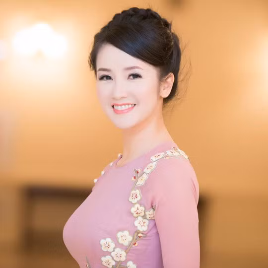 Hong Nhung - diva dam di truoc showbiz vai chuc nam