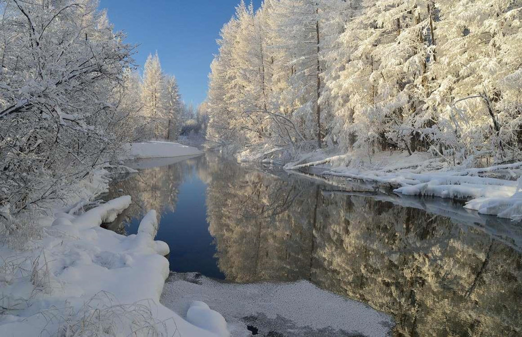 2. Sakha, Nga: Nằm ở phía đông bắc nước Nga, Sakha là vùng đất gần như biệt lập với bên ngoài bởi có rất ít du khách tới đây. Hầu hết người dân bản địa sống dọc theo sông Lena, nơi có khí hậu cực đoan bậc nhất hành tinh với nhiệt độ trung bình mùa đông là âm 46 độ C.
