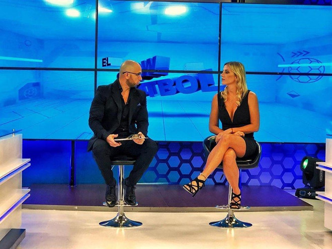 Ngoài công việc chính, Fenanda còn làm HLV thể dục và mẫu ảnh. Cô cũng thường xuyên xuất hiện trong các chương trình truyền hình liên quan đến thể thao.