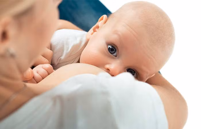 Nuôi con bằng sữa mẹ không chỉ giúp xây dựng hệ miễn dịch khỏe mạnh cho con mà còn giúp bạn loại bỏ mỡ thừa cũng như tình trạng bụng chảy xệ sau sinh. Khi cho con bú, lượng calo của mẹ được chuyển vào trong sữa, giúp giảm lượng chất béo trong cơ thể mẹ.