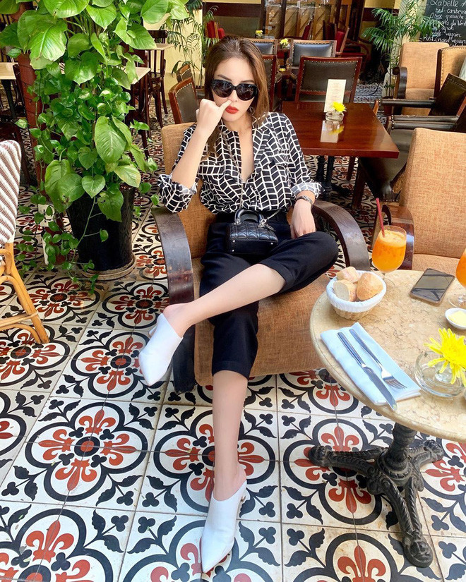 Trước đó, Kỳ Duyên từng bị chỉ trích là "Hoa hậu ngoáy mũi" vì vô tư chia sẻ khoảnh khắc làm hành động này ở một nhà hàng sang chảnh. Cô thậm chí còn chú thích cụ thể cho từng kiểu ảnh. Kiểu 1 (mức độ hơi ngứa): Vắt chéo chân, đầu ngón tay út chạm nhẹ lên cánh mũi, đầu hơi cúi nhẹ, mắt nhìn thẳng vào ống kính hoặc nhìn đi đâu cũng được vì đeo kính rồi mà.