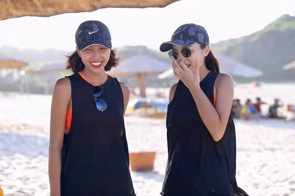 Ngay cả trong chương trình "Cuộc đua kỳ thú", Hoa hậu Việt Nam 2014 không ngại làm xấu bản thân. Vốn dĩ các Hoa hậu, người đẹp thường giữ gìn hình ảnh sang chảnh, thanh lịch trước công chúng nên sự thoải mái này của Kỳ Duyên khiến không ít người bất ngờ.