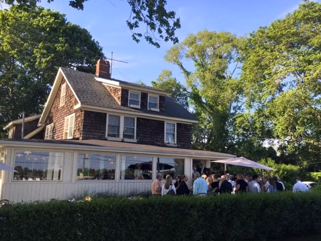 Bãi biển Sagg Min ở làng Sagaponack được đánh giá là một trong những bãi biển đẹp nhất ở Hamptons.