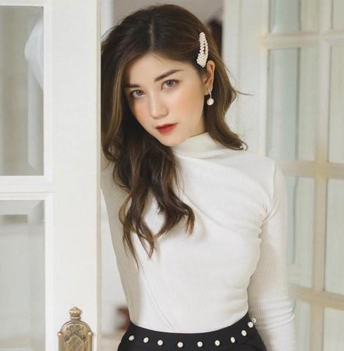 An Japan được dân mạng chú ý vì ngoại hình ngày càng "Tây", nhất là đôi mắt to tròn và sống mũi cao dài. Mới đây, cô vào tham gia vào sitcom Mỹ nhân chiến, đánh dấu sự trở lại trong lĩnh vực diễn xuất.