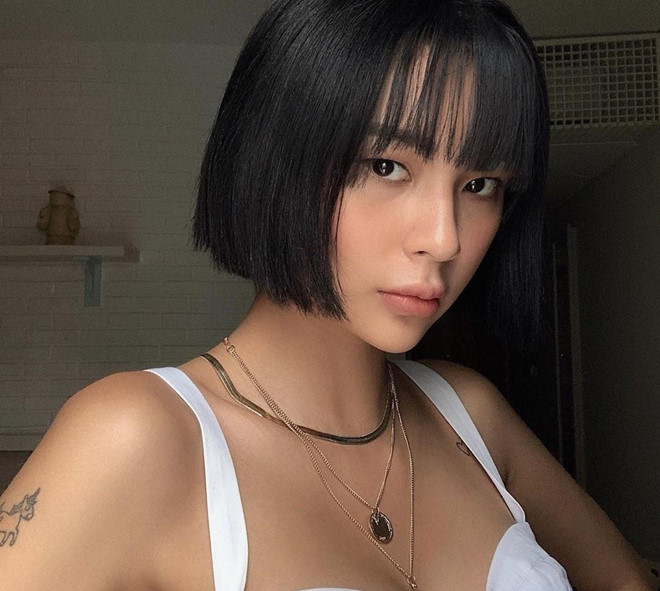 Thời gian gần đây, gương mặt cô bị nhận xét khác lạ so với giai đoạn đăng quang cuộc thi Gương mặt thương hiệu mùa đầu tiên. "Đôi môi của Phương Anh nhìn khác quá, nhìn vào giật mình cứ ngỡ bạn ấy đăng hình người nào đó", @q.ngoc bình luận.