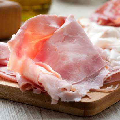 Thịt chế biến sẵn: Thực phẩm chế biến sẵn thường chứa chất béo bão hòa và có sodium, trong một số trường hợp còn chứa cả các chất gây ung thư, và có thể sản sinh AGE. Hãy hạn chế thực phẩm chế biến sẵn và cố gắng sử dụng các loại thực phẩm chế bến tại nhà.