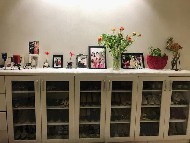 Giá đựng những đôi giày hàng hiệu đắt đỏ của Quế Vân.