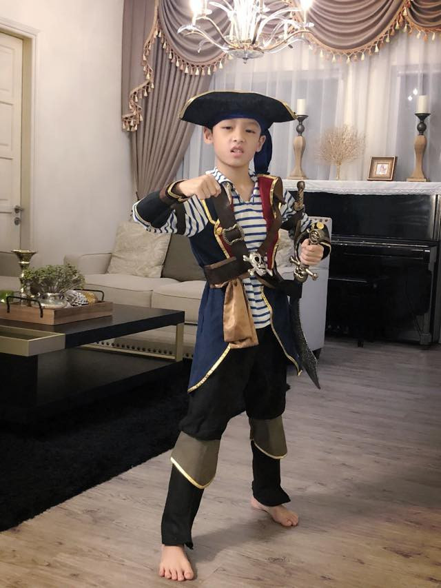 Trong gian phòng khách, nữ ca sĩ còn đặt cây piano để trang trí. Mặc dù đã ngừng đi hát nhưng thi thoảng cô vẫn dành thời gian tập đàn.