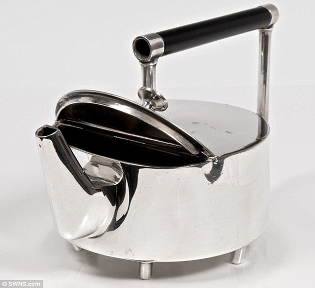 Mức giá bán là 19.000 bảng (~570 triệu đồng), mức giá dự đoán ban đầu 5.000 bảng (~150 triệu đồng).