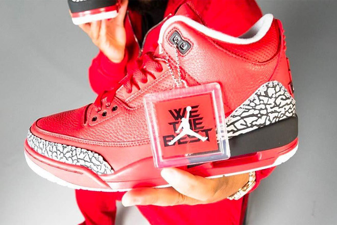 DJ Khaled x Air Jordan 3 Greatful (25.000 USD): Trong nhiều năm, Jordan luôn là nhãn hàng cho ra nhiều mẫu giày với mức giá cao. Đôi DJ Khaled x Air Jordan 3 Greatful đánh dấu lần hợp tác đầu tiên giữa thương hiệu này và rapper nổi tiếng. Đôi giày màu đỏ được làm bằng da và có in họa tiết da voi trên phần thân giày kèm với slogan "We The Best" đặc trưng của DJ Khaled. Ảnh: Pinterest.