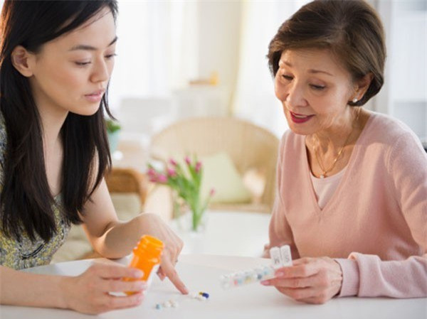 Cuoi xong cham mat ca 'tap doan me chong', dau tre choang toan tap