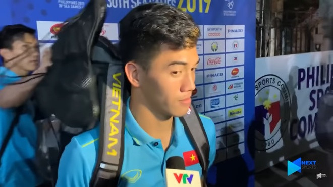 Treu choc dong doi dang phong van la ‘truyen thong’ cua hoi cau thu