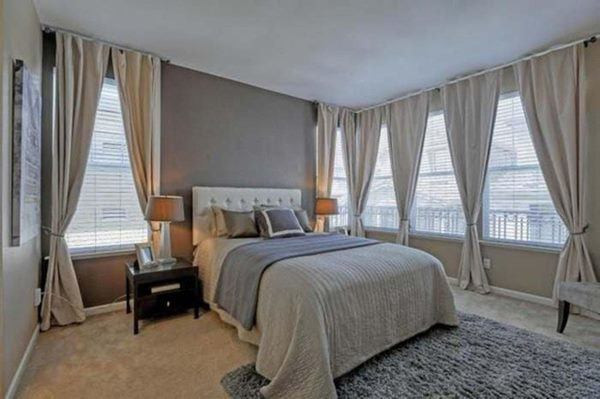 Phòng ngủ đơn giản, thanh lịch.