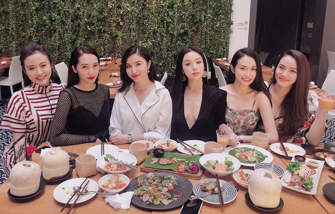 Hiện tại, mỗi người trong số họ đều có cuộc sống riêng và kẻ Bắc - người Nam nhưng vẫn thường xuyên tụ tập, diện trang phục lộng lẫy và khoe ảnh trên trang cá nhân.