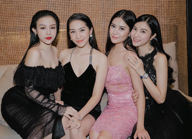 Hiện tại, trong nhóm bạn này chỉ còn Hạnh Sino chưa lập gia đình. Hương Baby, Huyền Baby, Emily đều đã lên chức "mẹ bỉm sữa" và thường xuyên chia sẻ cuộc sống gia đình trên trang cá nhân.