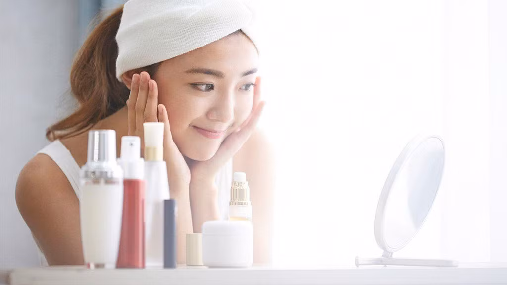 Nu gioi Nhat mua do make up cu vi 'cuoc song kho khan van phai dep'