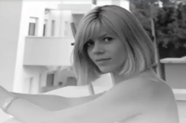 Vo hanh dong khong tuong vi muon sinh con voi nhan tinh