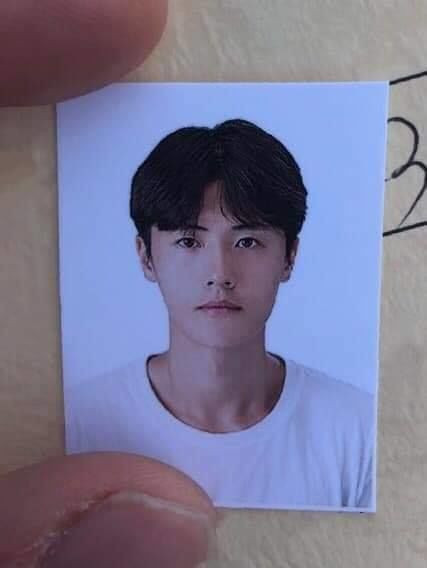 Tóc hai mái bồng bềnh, lãng tử và khá… retro.