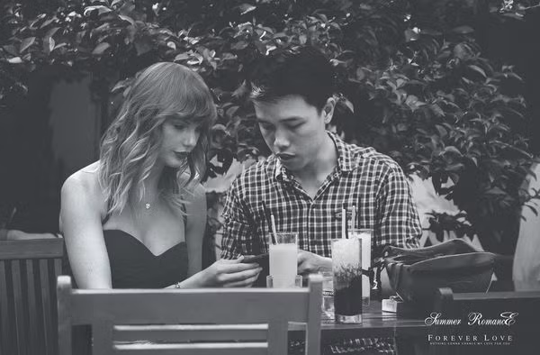 Anh chàng còn lầy lội ghi: “Kỷ niệm 2 năm yêu nhau. lớp du… tay lo quýt” (Love you… Taylor Swift)