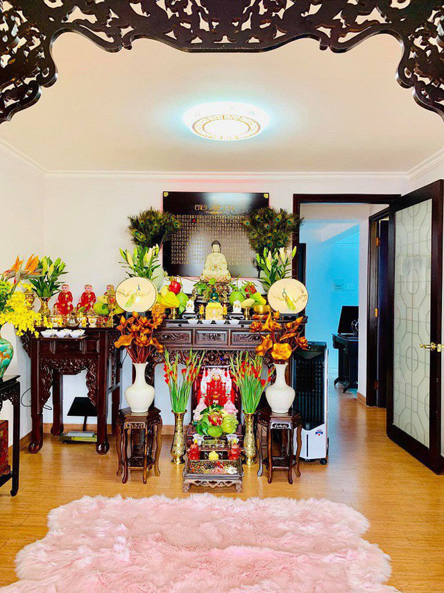 Không gian phòng thờ vô cùng trang nghiêm và sạch sẽ.