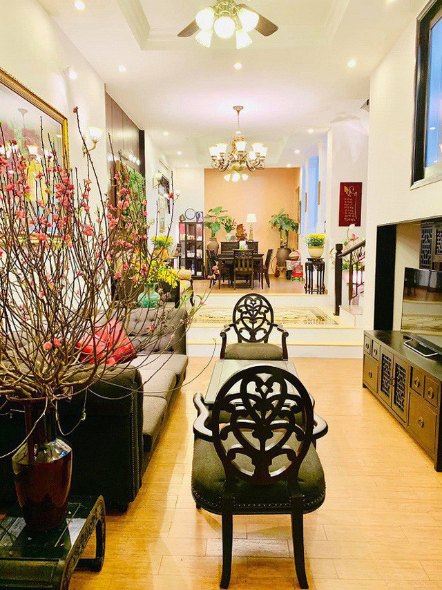 Và biến không gian sống của mình từ lãng mạn với cây xanh, hồ cá thành không gian ấm áp và đầy chất thiền.