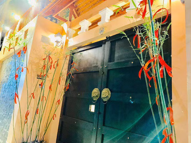 Từ giữa năm 2018, Thúy Nga đã cho sửa chữa lại nhà. Chị đã bỏ khá nhiều tiền để tu sửa lại căn nhà dựa theo ý kiến của mẹ. Đây là cách để cô tỏ lòng báo hiếu với đấng sinh thành.