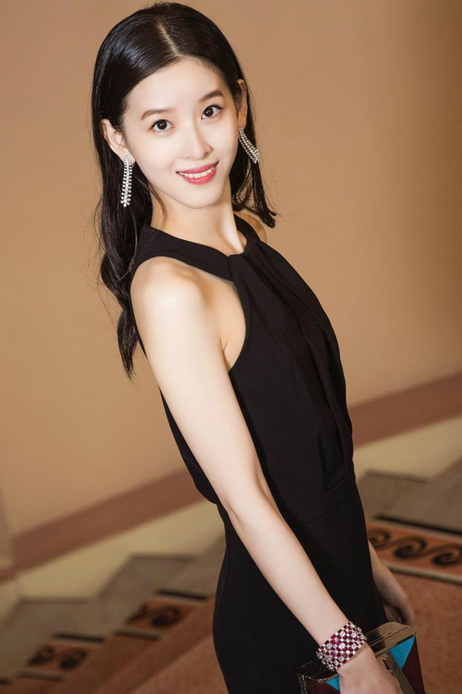 Song song với những lời bình luận tiêu cực, Chương Trạch Thiên cũng được nhiều người ngưỡng mộ vì có gia đình hạnh phúc và sự nghiệp thành công khi tuổi đời còn rất trẻ. Cô gái có lối sống giản dị ngày nào nay đã trở thành người phụ nữ thành đạt, sang chảnh. Tại trang cá nhân, cô thường xuyên khoe ảnh tham dự những buổi họp, bữa tiệc sang trọng hay khoảnh khắc bên chồng đại gia và con gái chưa bao giờ để lộ mặt.