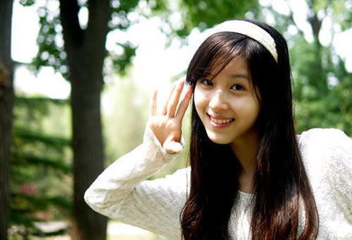 Từ khi bức ảnh "gây bão", thông tin cá nhân về "cô gái trà sữa" nhanh chóng được dân mạng tìm kiếm. Báo chí Trung Quốc cho hay cha cô là giám đốc điều hành một tập đoàn lớn ở Nam Kinh, đồng thời là doanh nhân trí thức tiêu biểu của thành phố. Là tiểu thư con nhà giàu nhưng Chương Trạch Thiên sống giản dị, thể hiện từ cách ăn mặc cho đến cư xử với mọi người.