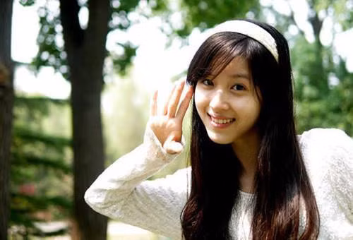 Từ khi bức ảnh "gây bão", thông tin cá nhân về "cô gái trà sữa" nhanh chóng được dân mạng tìm kiếm. Báo chí Trung Quốc cho hay cha cô là giám đốc điều hành một tập đoàn lớn ở Nam Kinh, đồng thời là doanh nhân trí thức tiêu biểu của thành phố. Là tiểu thư con nhà giàu nhưng Chương Trạch Thiên sống giản dị, thể hiện từ cách ăn mặc cho đến cư xử với mọi người.