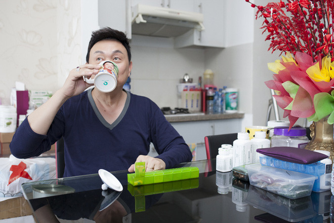 Những người trong nghề còn không ngại đặt cho Chí Tài cái tên “thánh tiết kiệm”. Bởi lối sống của anh khá đơn sơ, tiền bạc kiếm được bao nhiêu đều… gửi cho người vợ sống ở bên Mỹ. Ngôi nhà ở Việt Nam của Chí Tài khá… bình dân chứ không xa hoa, hào nhoáng như các nghệ sĩ khác. Hiện tại, Chí Tài đang sống một mình trong căn hộ 50m2 nằm trên đường Trương Quốc Dung, quận Phú Nhuận, TP. HCM.