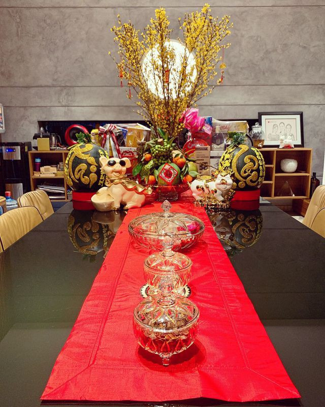 "Một số người hỏi làm mẹ đơn thân ngày tết buồn không, Ngọc trả lời thẳng thắn rằng rất thoải mái. Trong mọi hoàn cảnh Ngọc chọn sự tích cực chứ không ủ đột. Phụ nữ nên yêu bản thân hơn vào những ngày tết kể cả khi không thuộc về ai", cô chia sẻ.