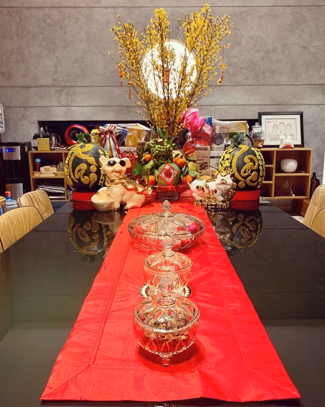 "Một số người hỏi làm mẹ đơn thân ngày tết buồn không, Ngọc trả lời thẳng thắn rằng rất thoải mái. Trong mọi hoàn cảnh Ngọc chọn sự tích cực chứ không ủ đột. Phụ nữ nên yêu bản thân hơn vào những ngày tết kể cả khi không thuộc về ai", cô chia sẻ.