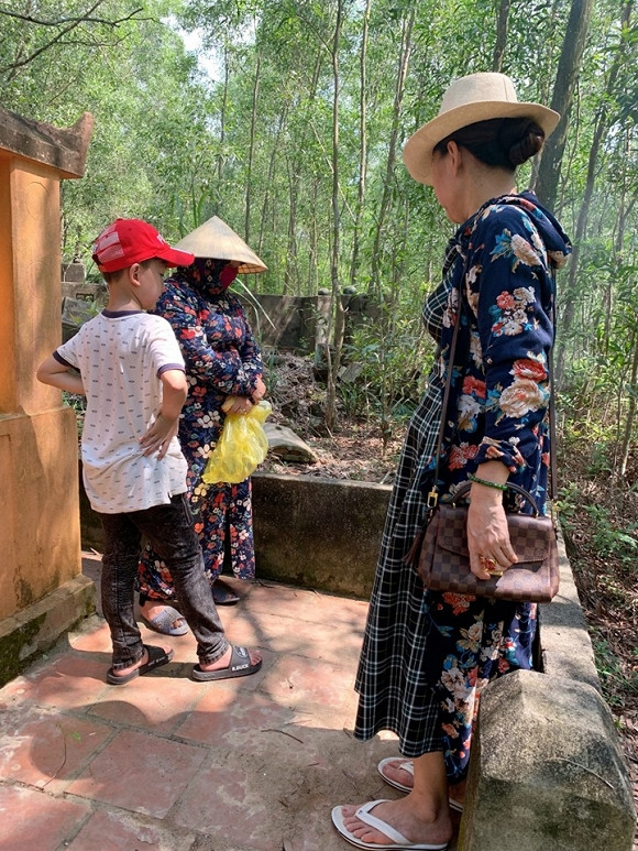 Ve tham que, hot girl Tram Anh van khong bi dan mang buong tha-Hinh-4