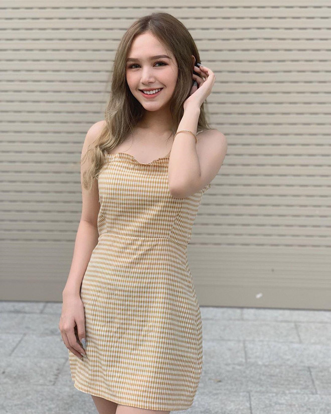 Chính vì nhan sắc nổi bật, nhất là ở đôi mắt và sống mũi, không ít lần Alice bị dân mạng nói đã trải qua phẫu thuật thẩm mỹ. Tuy nhiên, 10X nói gương mặt của mình là tự nhiên, chính đôi mắt sâu giúp gương mặt cô trông Tây và hơi khác so với đa số người Việt.