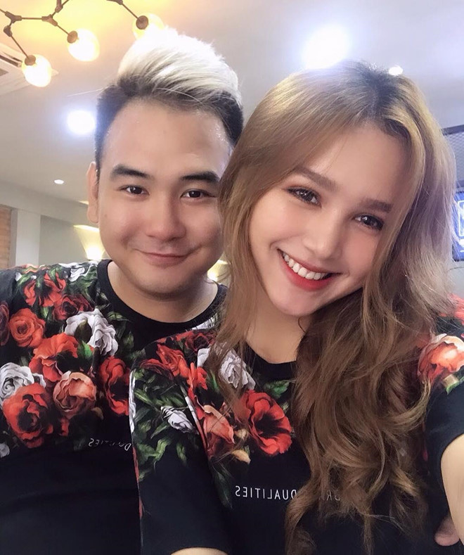 Hiện Alice đang hẹn hò với Xemesis - người được dân mạng xếp trong nhóm "Tứ hoàng streamer" Việt Nam. Cả hai thường đăng ảnh khoe hạnh phúc và những khoảnh khắc tình tứ lên trang cá nhân.