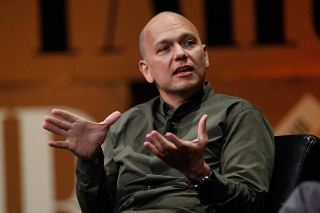 Tony Fadell rời Apple năm 2008 với một số lý do cá nhân. Năm 2001, Fadell làm việc tại Apple với nhiệm vụ thiết kế iPod. Tháng 4/2001, ông trở thành Giám đốc cấp cao phụ trách iPod và “các dự án đặc biệt”. Năm 2006, Fadell thay thế Jon Rubinstein trở thành Phó chủ tịch cấp cao phụ trách sản phẩm iPod. Sau khi rời Apple năm 2008, Fadell hợp tác cùng Matt Rogers thành lập Nest, công ty chuyên về các giải pháp tiết kiệm năng lượng trong gia đình.