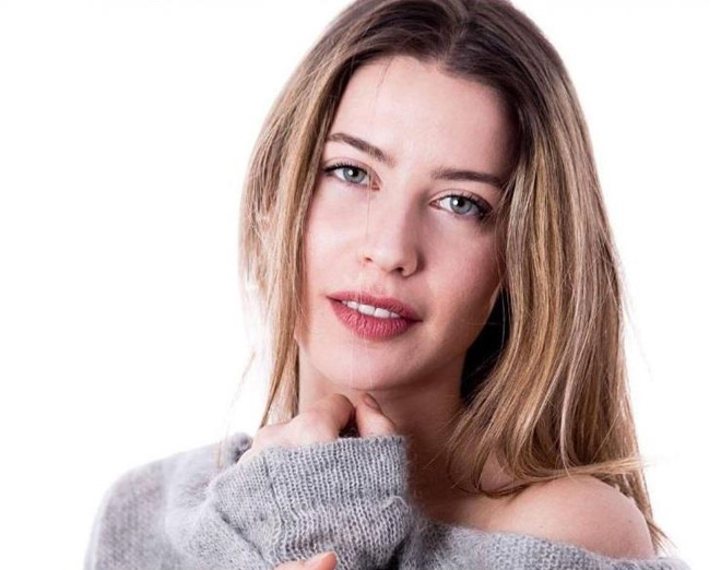 Cau thu 14 tuoi bi cam thi dau vi tut quan truoc nu trong tai