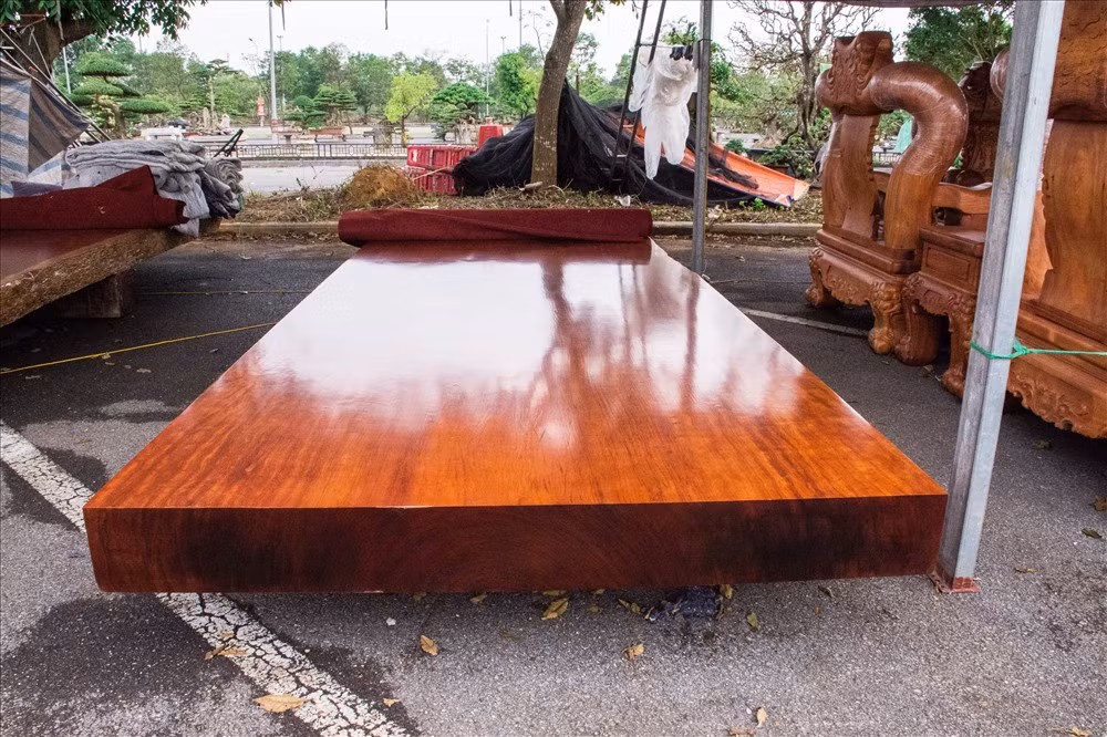 Chiếu phản đế vương Đáng chú ý nhất là tấm chiếu phản đế vương. Ảnh: Phan Anh