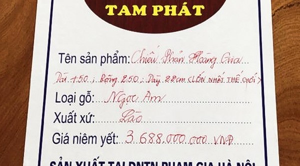 Cặp phản gỗ "hoàng gia" Năm 2016, dư luận xôn xao vì sự xuất hiện của chiếc phản có kích thước khổng lồ làm bằng bằng gỗ ngọc am có giá 3,6 tỉ đồng. Ảnh: Vietnamnet