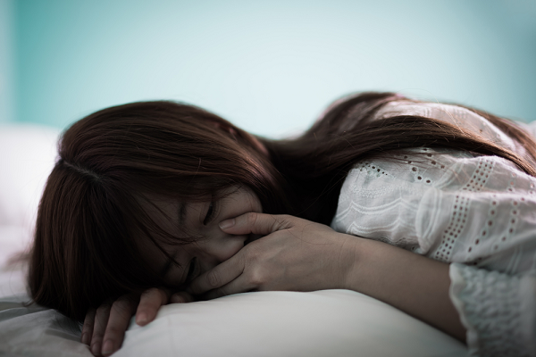 Nua dem nhin con doi bu ma toi cam phan chong vo cung