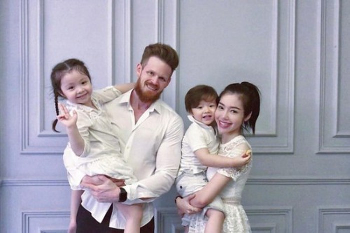 Ngo ngang truoc ve ngoai 