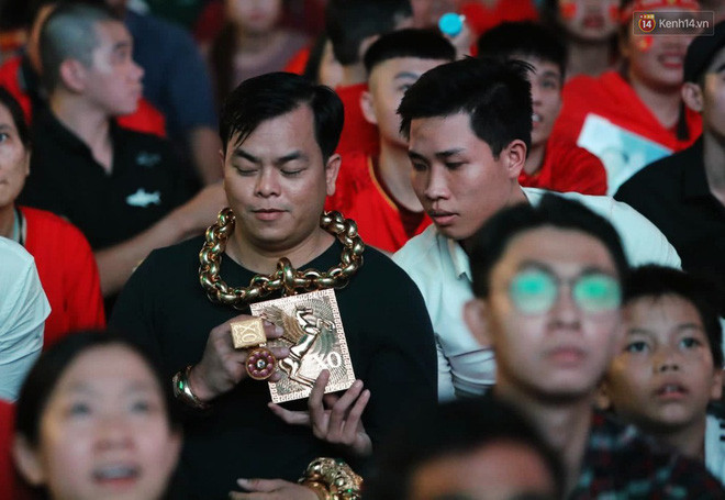 Phuc XO tra 15 trieu dong/thang cho ve si di dao va do vang