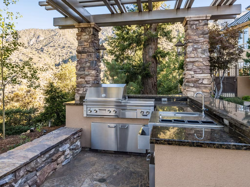 Không gian bếp ngoài trời, dành cho những bữa tiệc nướng BBQ.