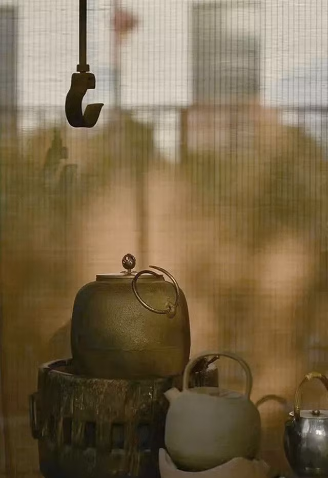 Ngôi nhà của những gì dung dị, gần gũi nhất được thiết lập nhưng vẫn đủ sức cuốn hút bất kỳ ai khi ngắm nhìn. Chủ nhân không cần dùng sơn tường, không cần cầu kỳ trong việc thiết kế mặt tiền nhưng vẫn đủ để tạo nên nét đặc biệt, độc đáo cho không gian sống.