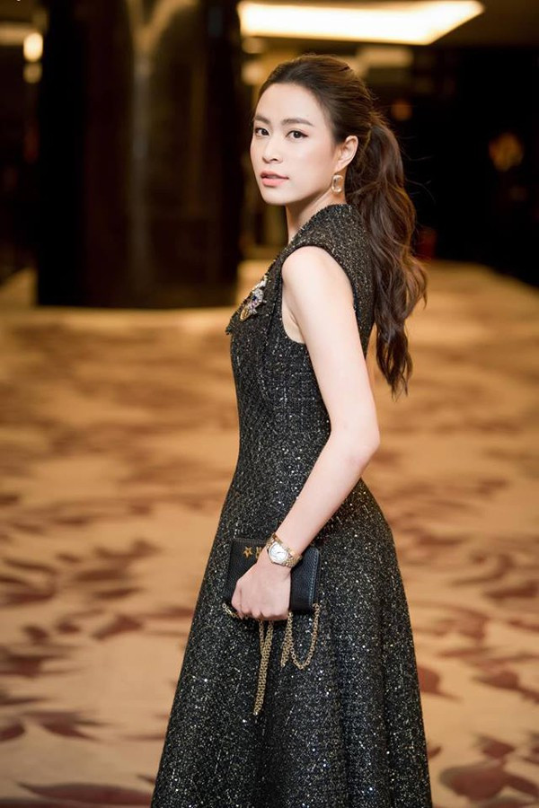  Hoàng Thùy Linh là một cô gái xinh đẹp và đa tài trong làng giải trí phía Bắc. Trước khi xảy ra scandal "clip nóng", cô được giới trẻ yêu mến với vai trò ca sĩ và diễn viên. Cô là thành viên trong nhóm nhạc "Thiên thần" và được người yêu phim truyền hình biết đến qua 2 tác phẩm Đường đời, Nhật ký Vàng Anh. Đặc biệt, vai diễn trong "Nhật ký Vàng Anh" khiến tên tuổi của Hoàng Thùy Linh đến gần hơn với các bạn trẻ lúc bấy giờ.