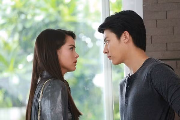 3 bieu hien cua nguoi phu nu dang co tu tuong ngoai tinh